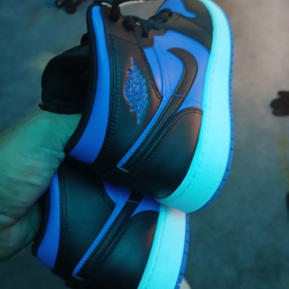 4.5y Jordan 1 - Picture 3 of 4
